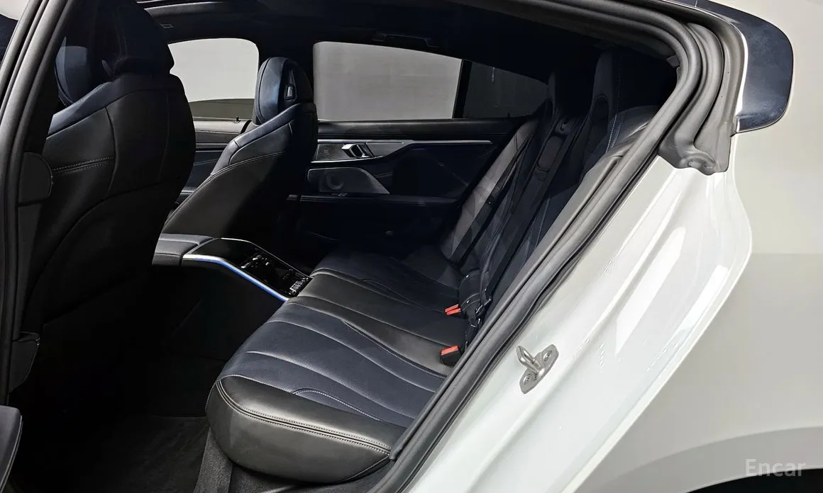 Фото 12 - BMW 8 Series