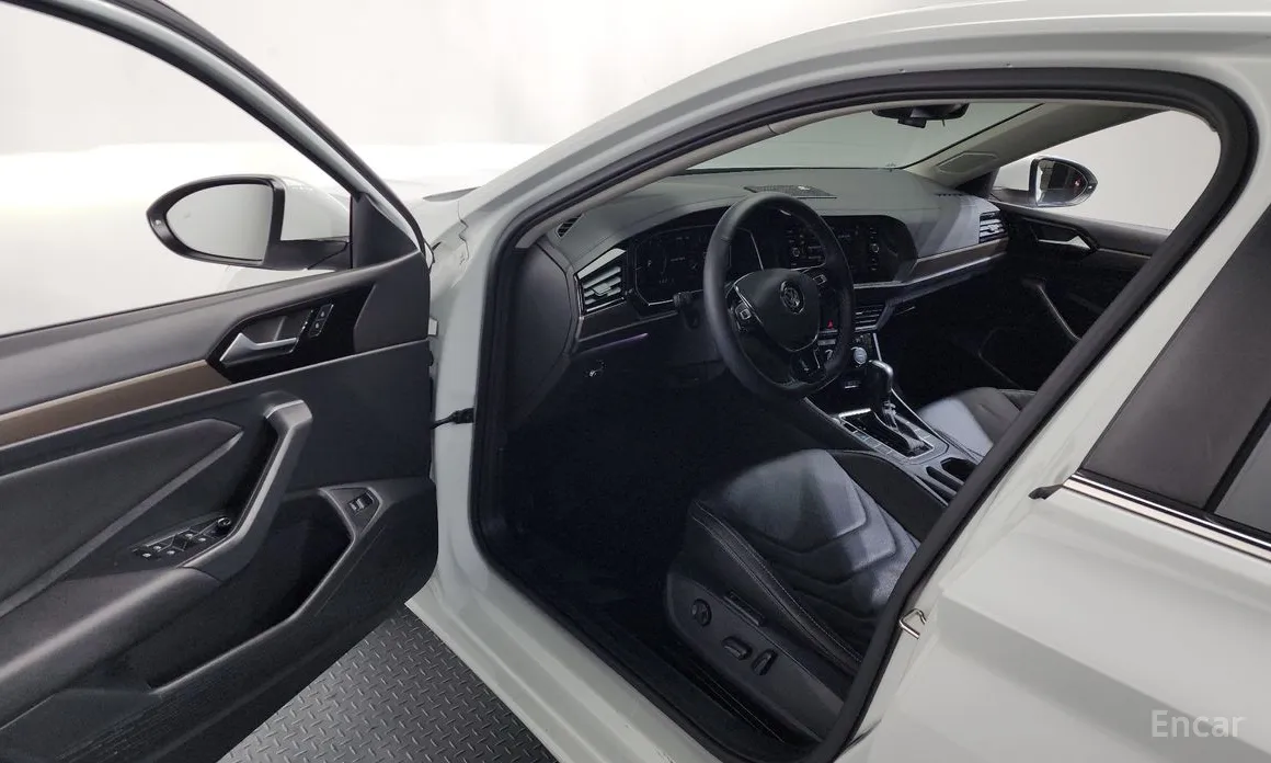 Фото 10 - Volkswagen Jetta