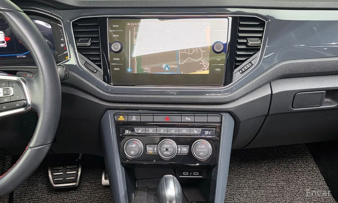 Фото 14 - Volkswagen T-Roc