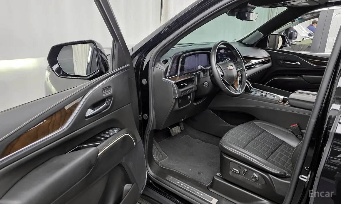 Фото 10 - Cadillac Escalade