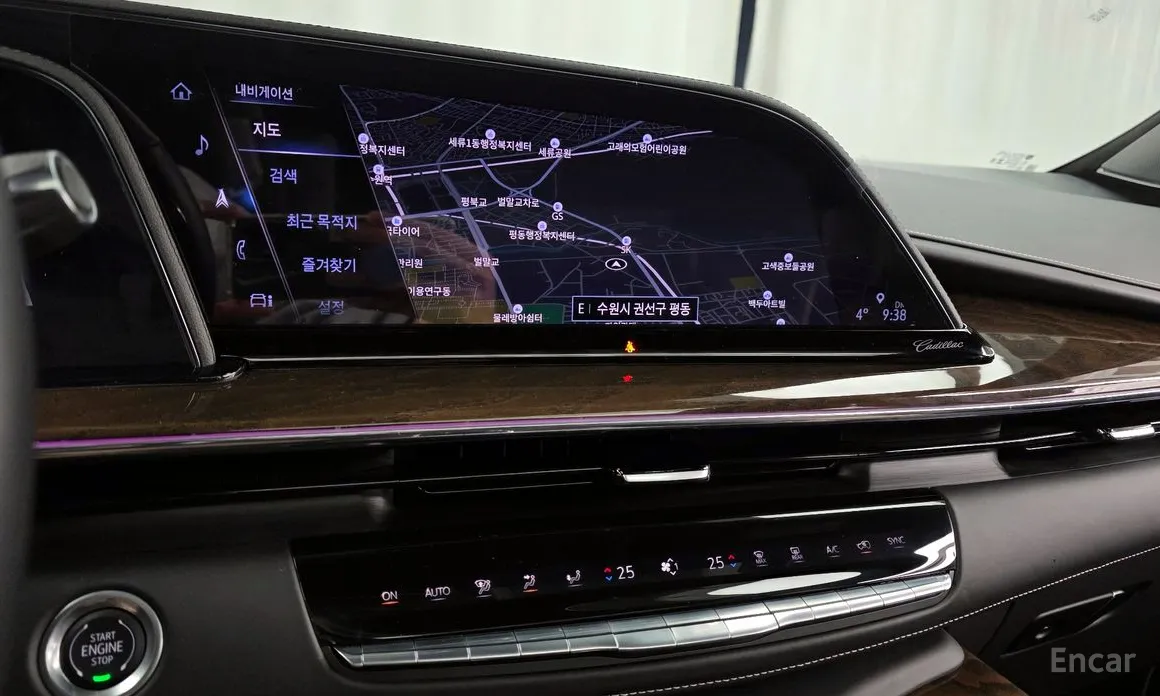 Фото 14 - Cadillac Escalade