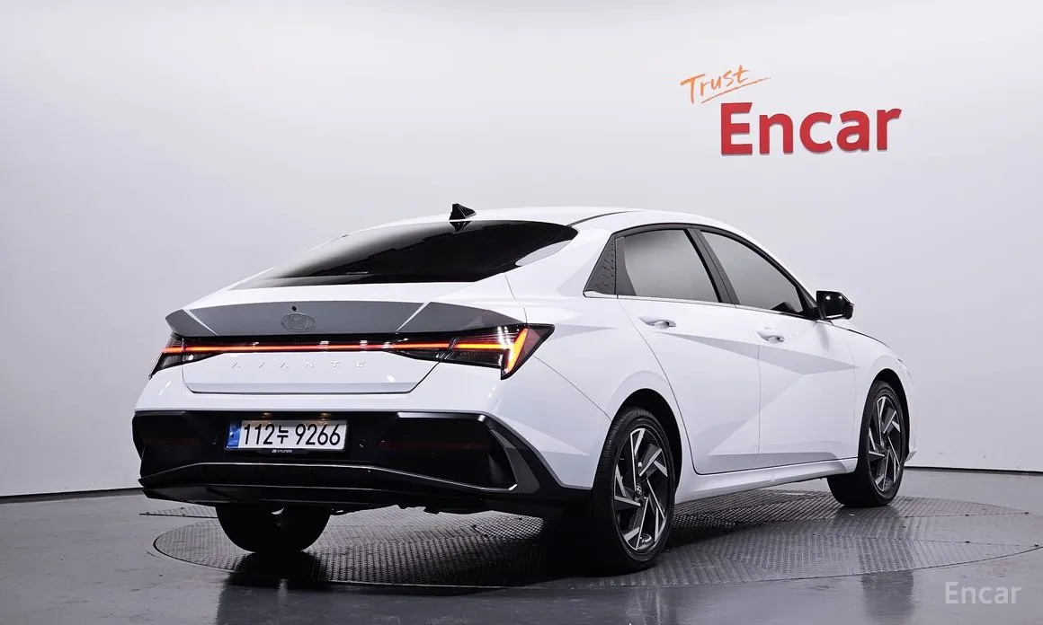 Фото 2 - Hyundai Avante