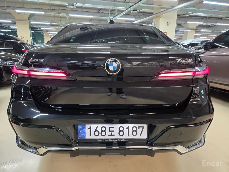 Фото 3 - BMW 7 Series