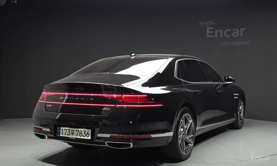 Фото 2 - Genesis G90