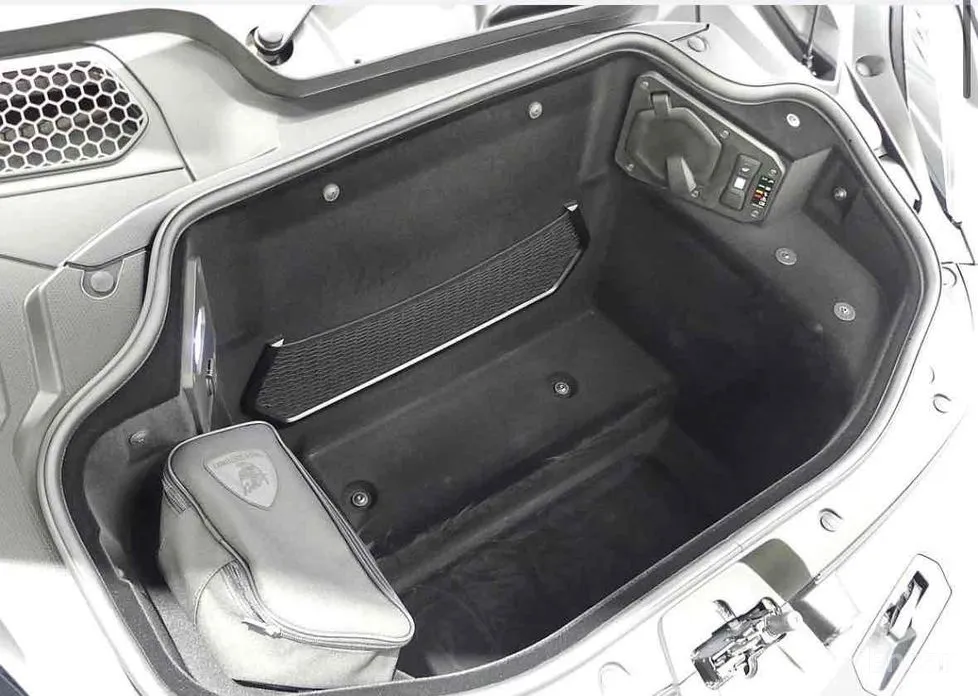 Фото 10 - Lamborghini Revuelto