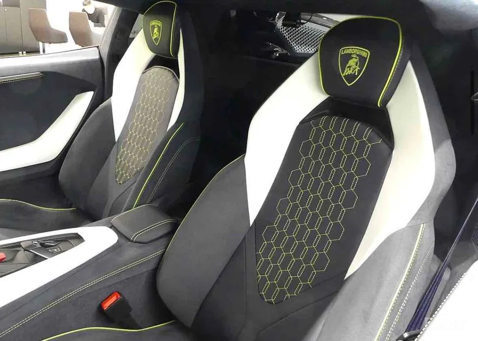 Фото 12 - Lamborghini Revuelto