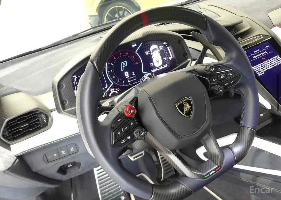 Фото 13 - Lamborghini Revuelto