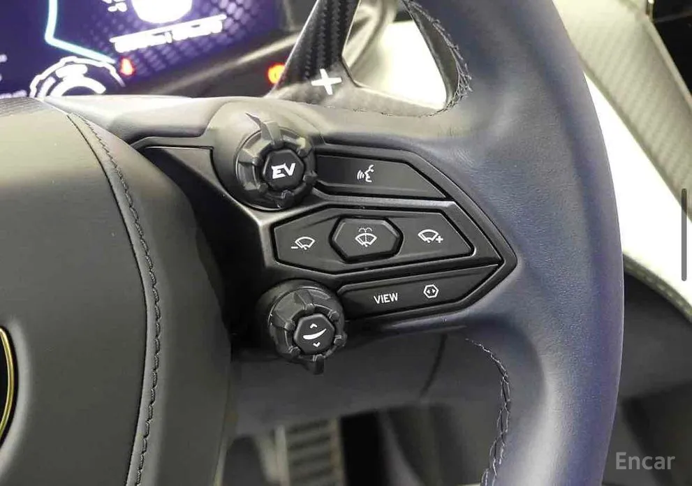 Фото 15 - Lamborghini Revuelto