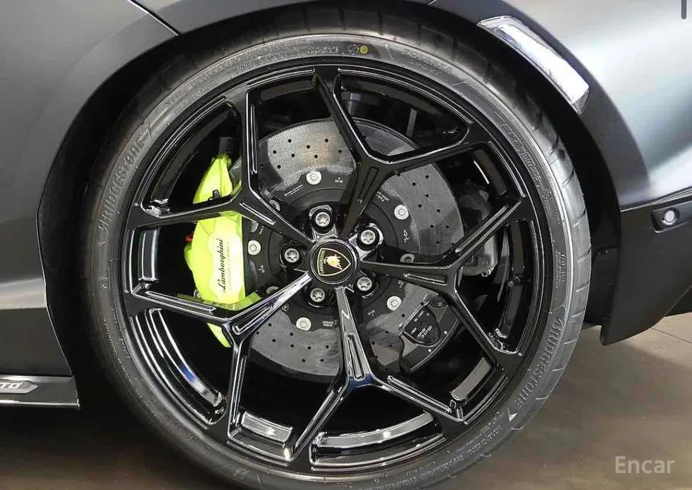 Фото 9 - Lamborghini Revuelto