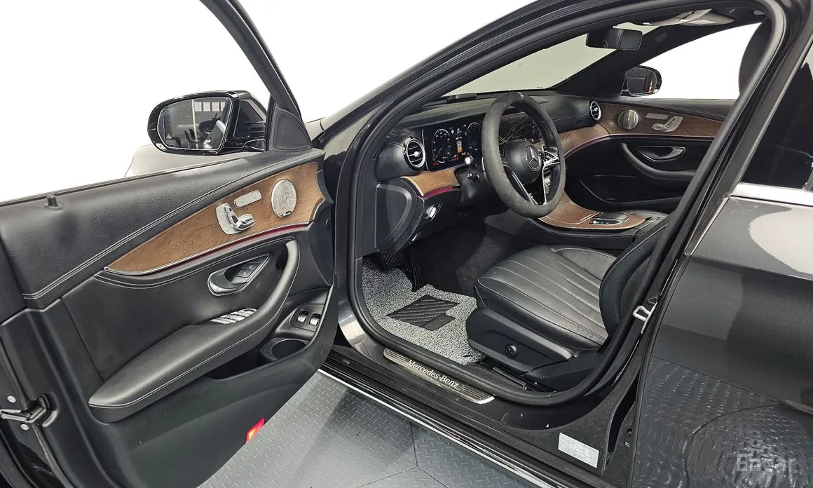 Фото 10 - Mercedes-Benz E-Class