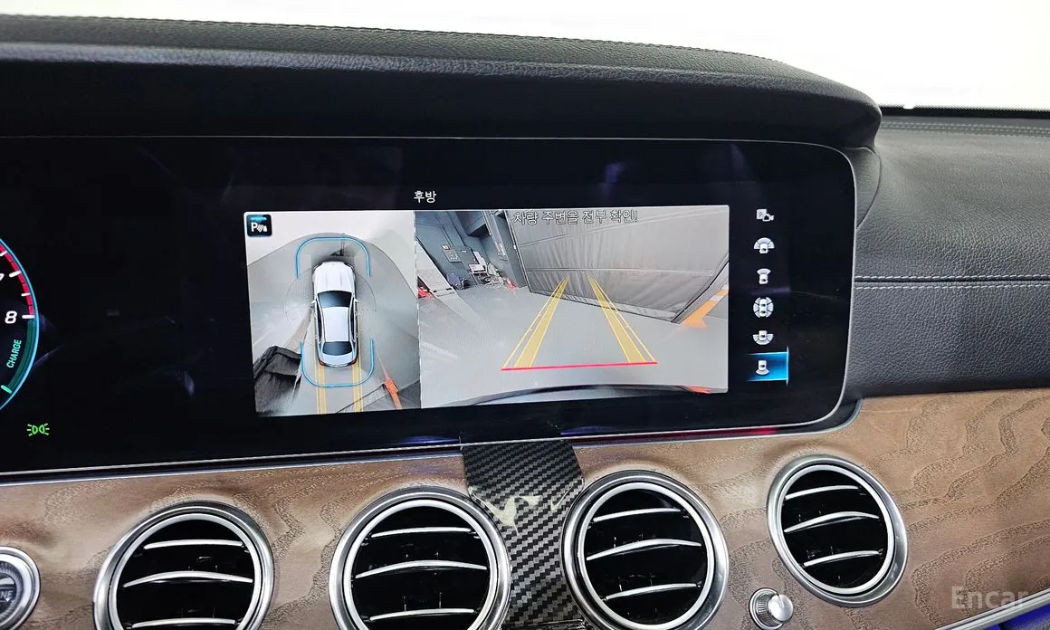 Фото 15 - Mercedes-Benz E-Class