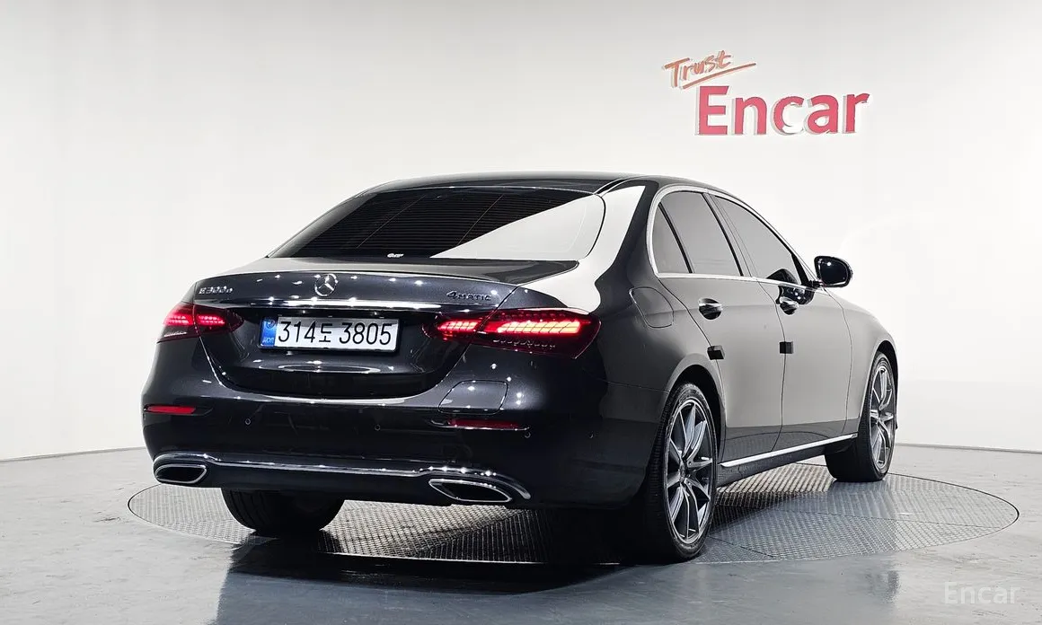 Фото 2 - Mercedes-Benz E-Class