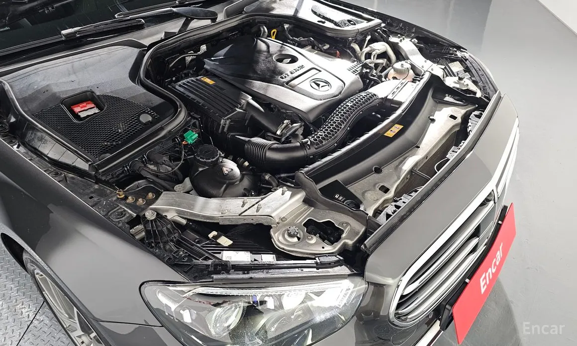 Фото 6 - Mercedes-Benz E-Class