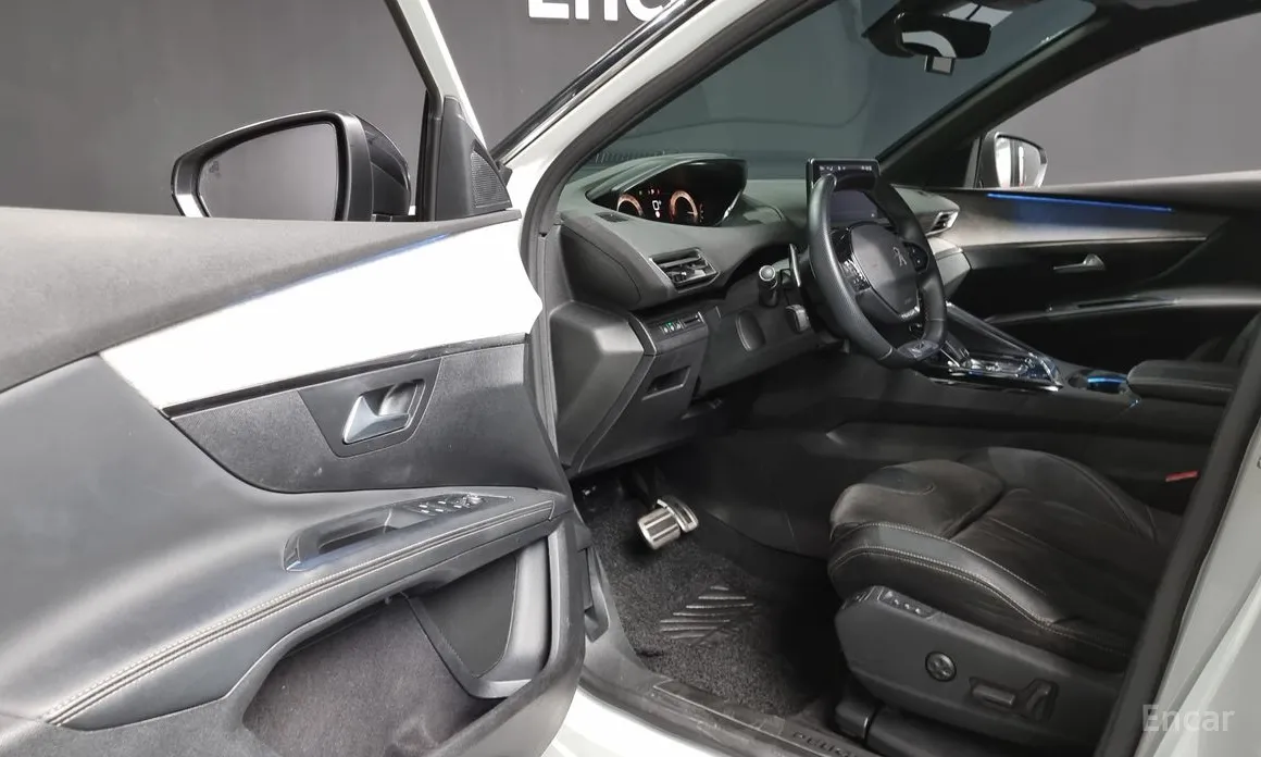 Фото 10 - Peugeot 5008