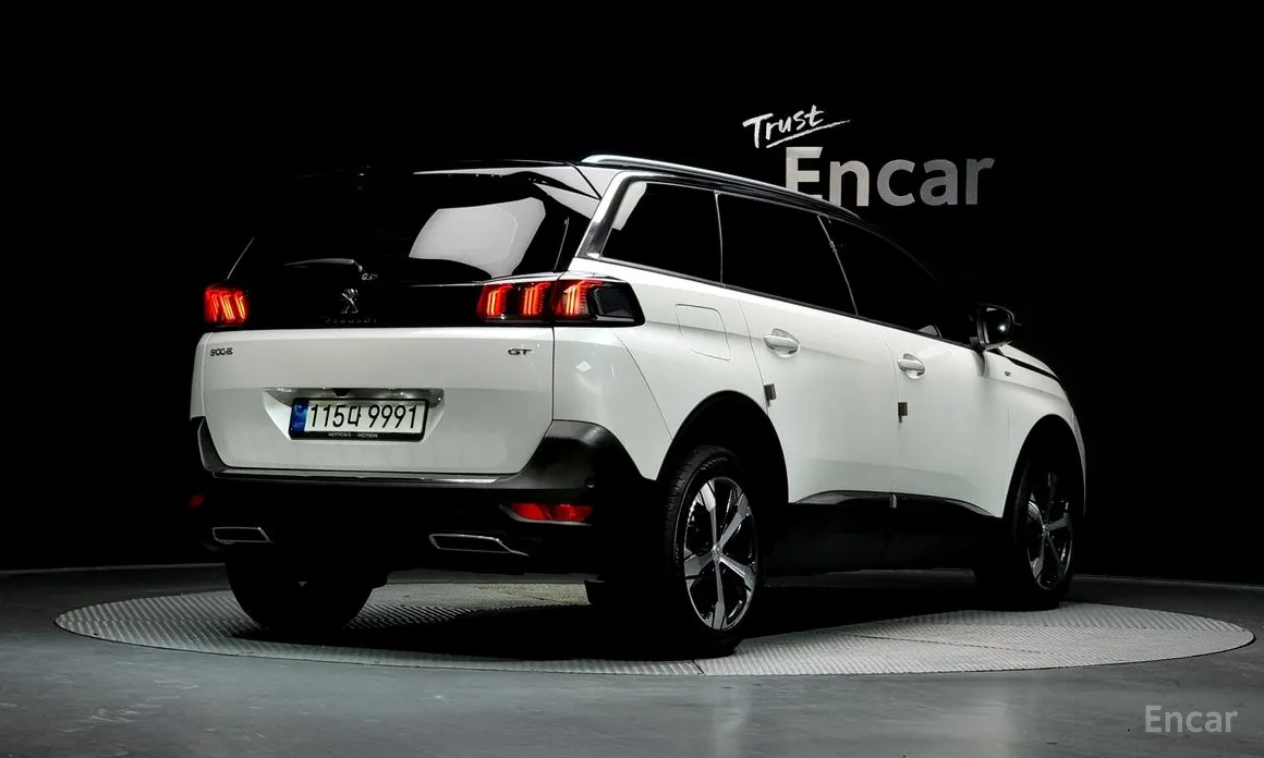 Фото 2 - Peugeot 5008