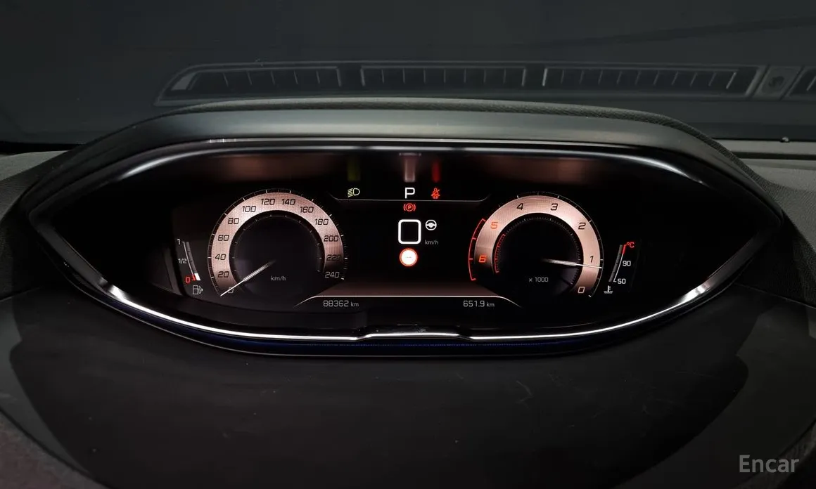 Фото 8 - Peugeot 5008