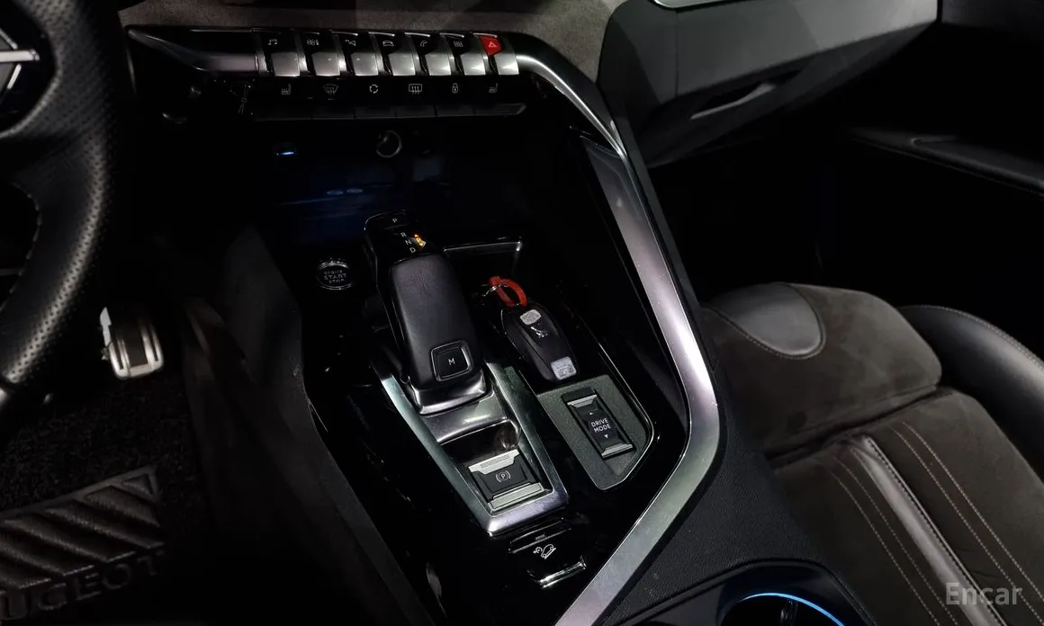 Фото 9 - Peugeot 5008