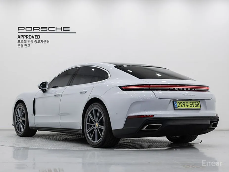 Фото 2 - Porsche Panamera