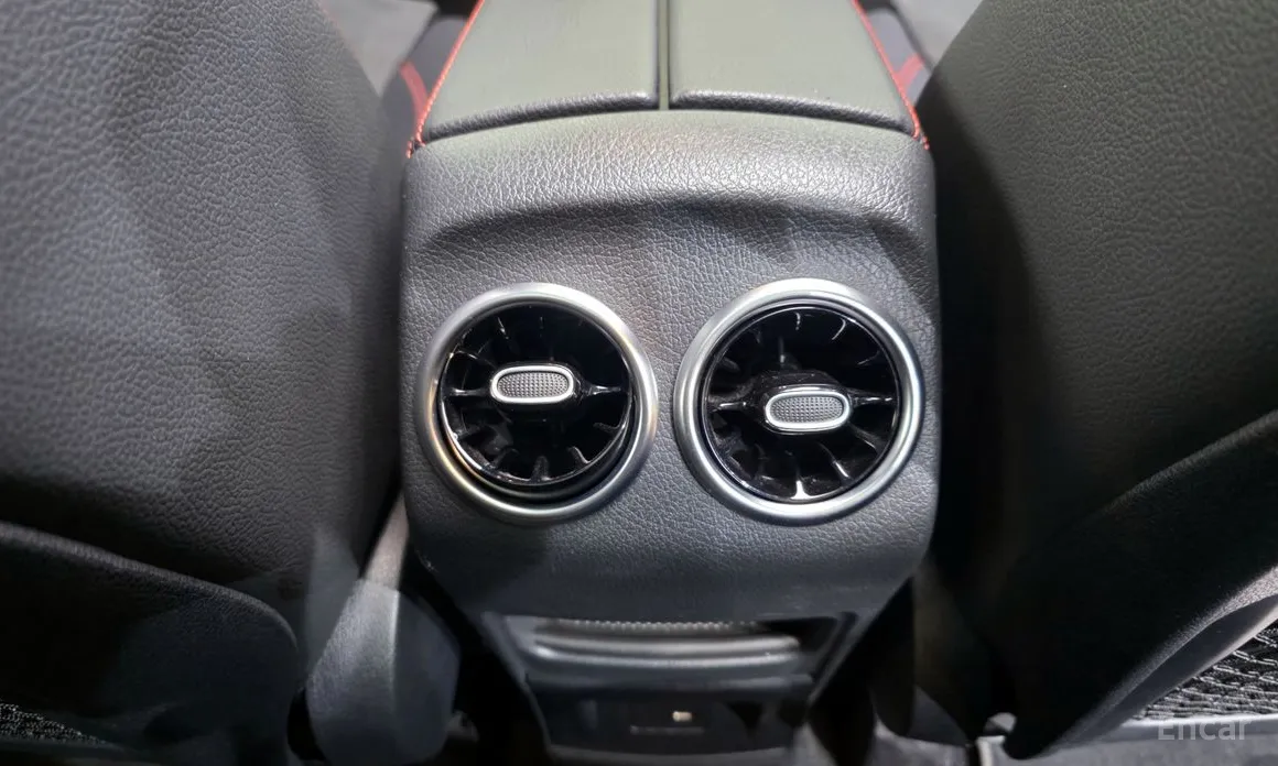 Фото 19 - Mercedes-Benz GLB-Class