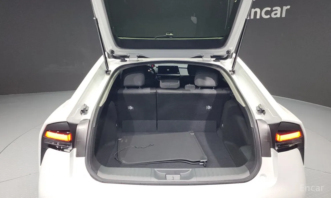 Фото 20 - Toyota Prius