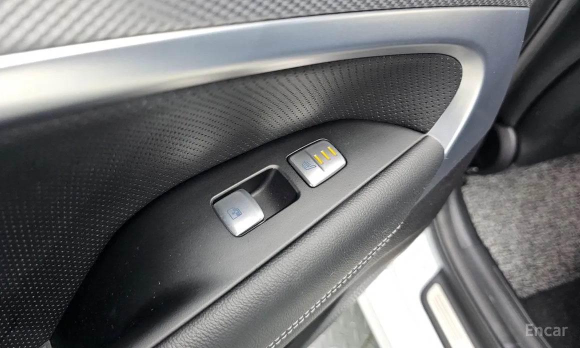 Photo 19 - Genesis G70