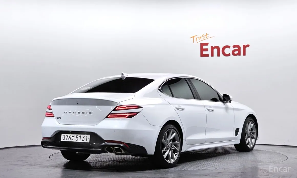 Photo 2 - Genesis G70