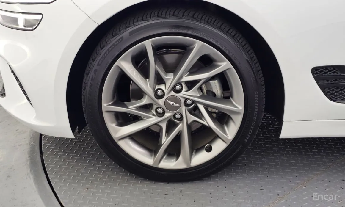 Photo 5 - Genesis G70