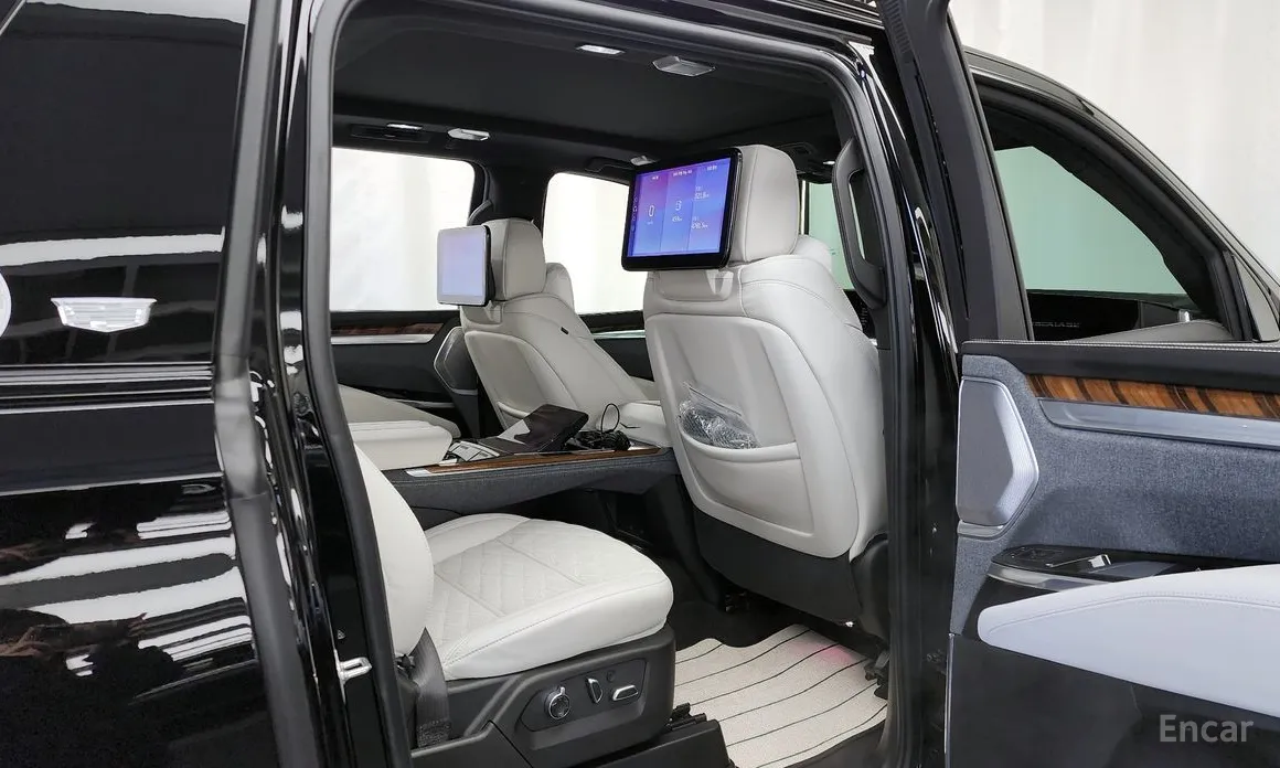 Фото 12 - Cadillac Escalade