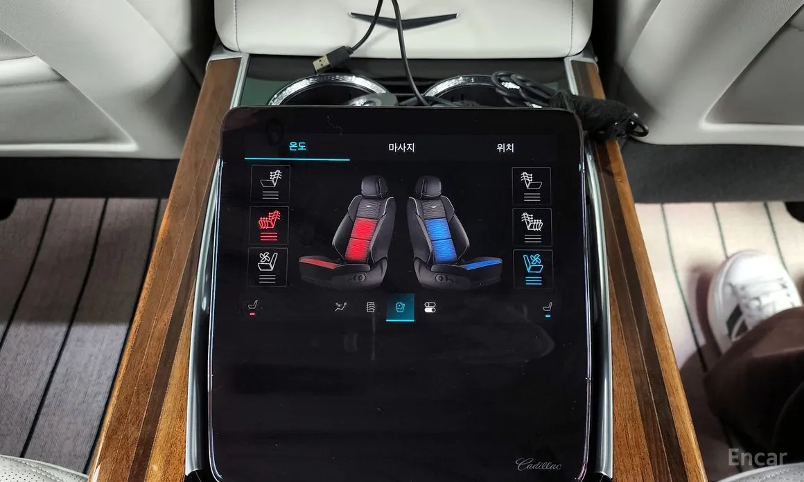 Фото 19 - Cadillac Escalade