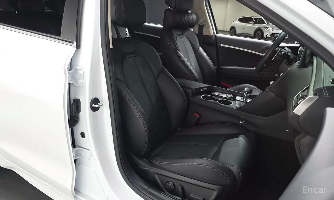 Фото 10 - Genesis G70