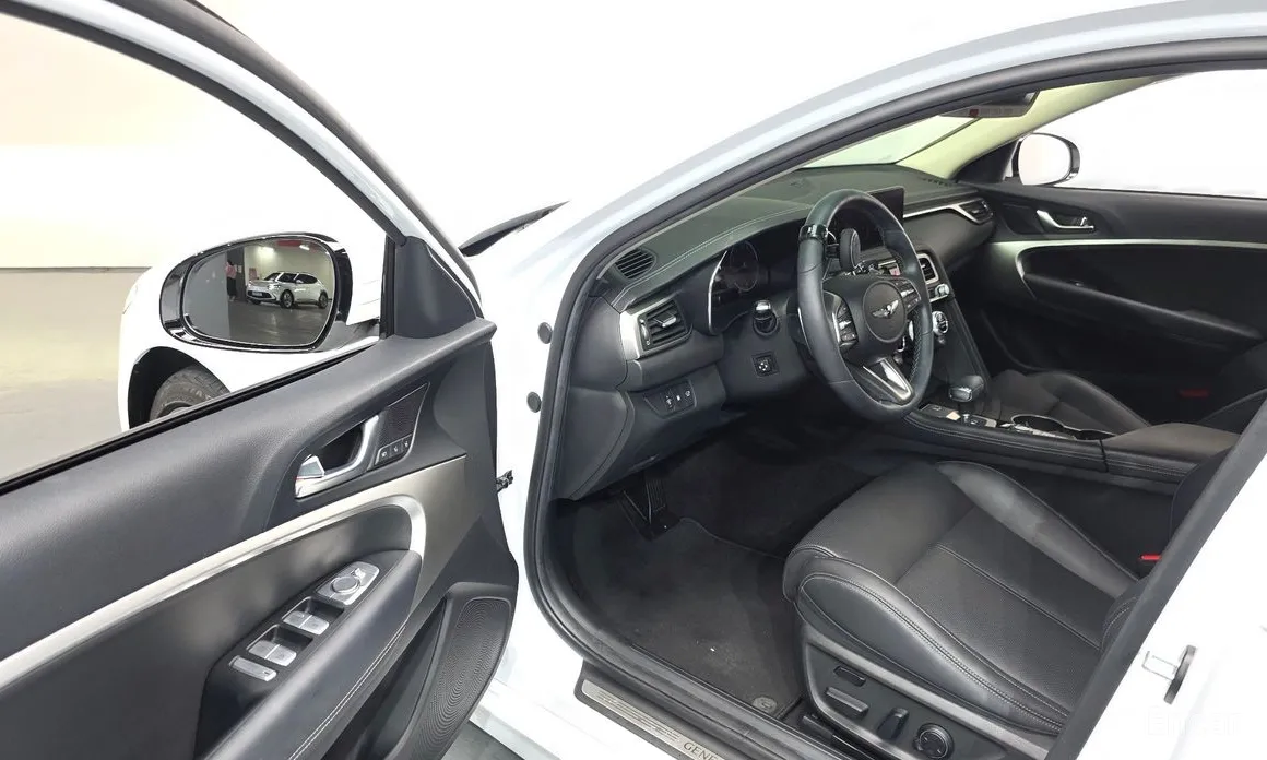 Фото 11 - Genesis G70