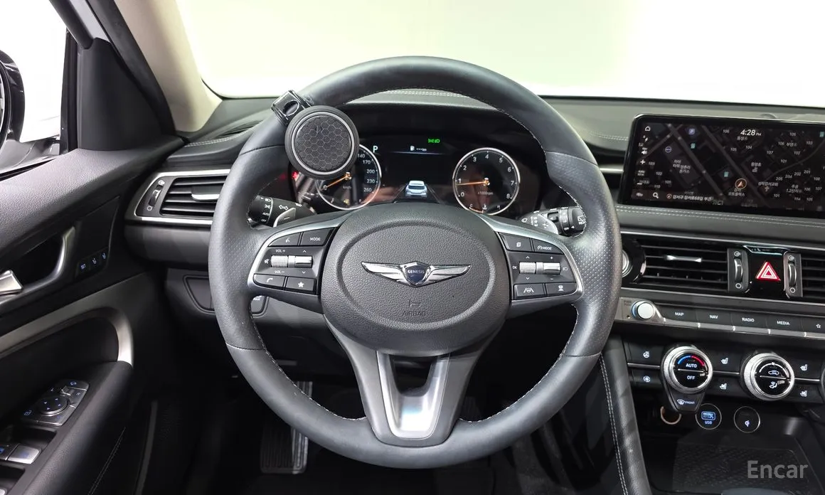 Фото 13 - Genesis G70