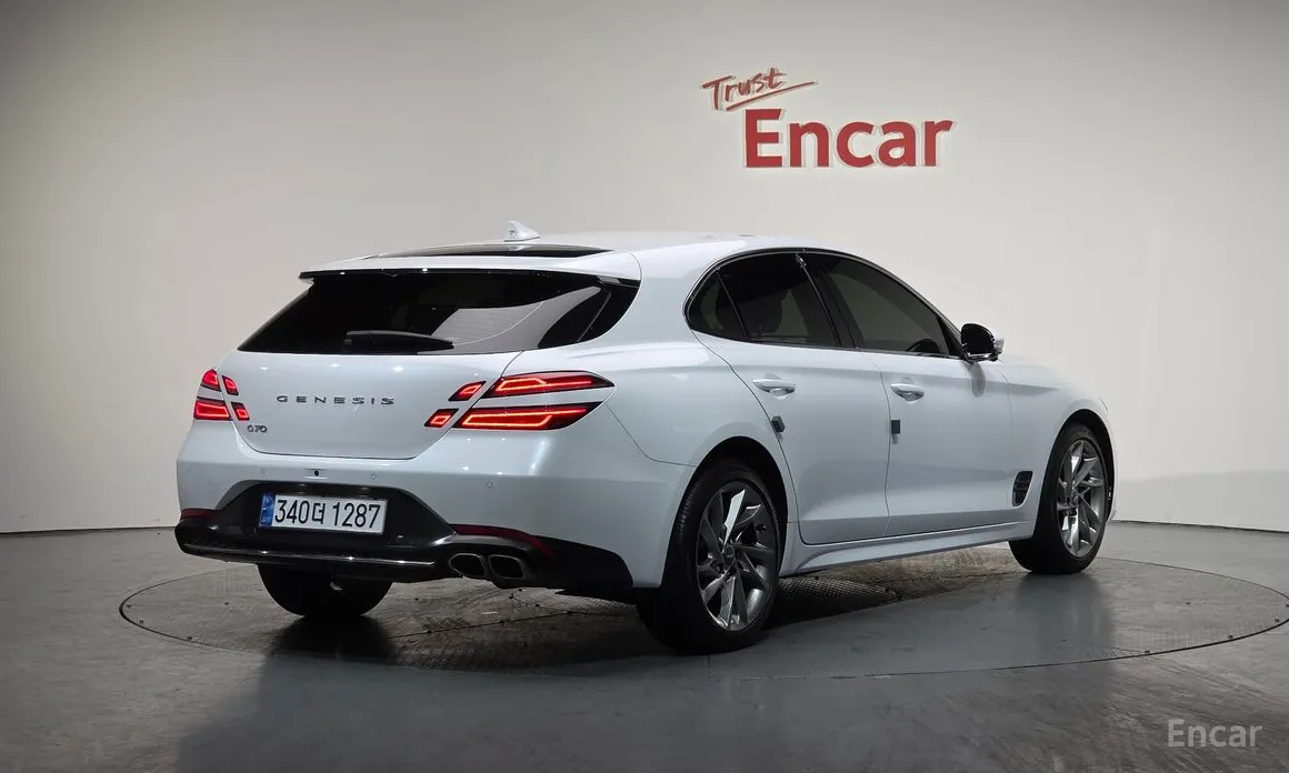 Фото 2 - Genesis G70