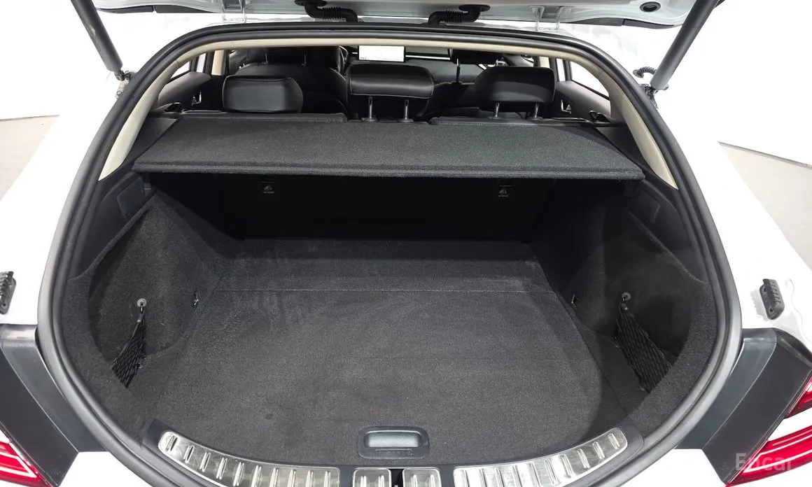 Фото 20 - Genesis G70