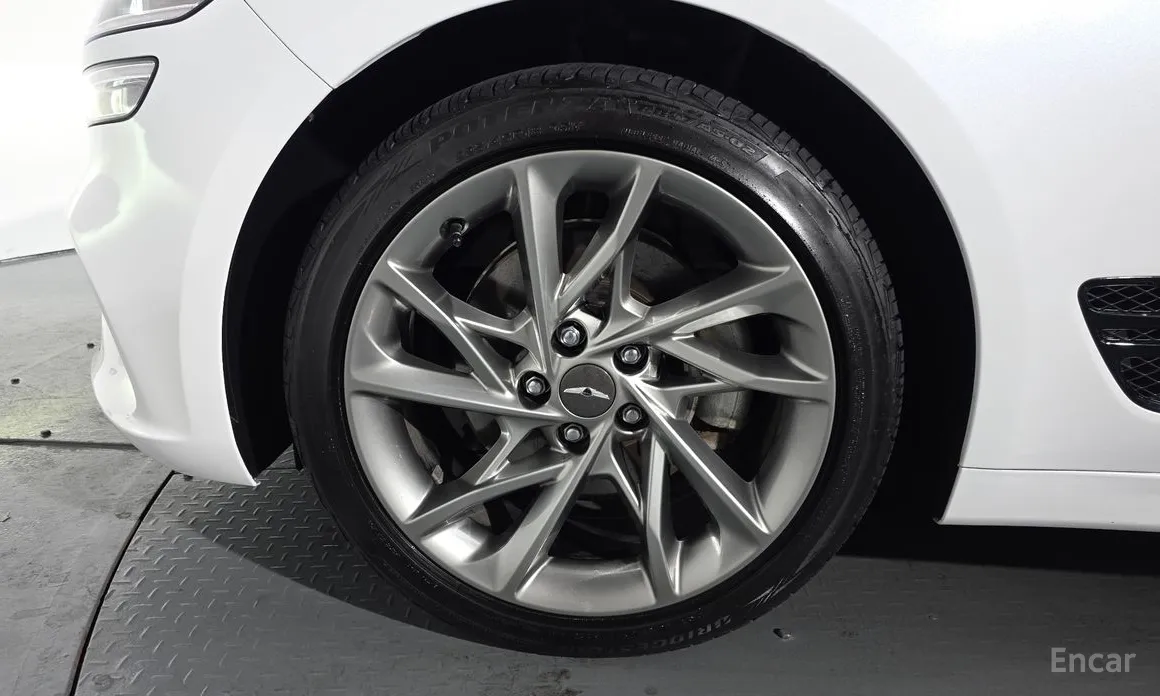 Фото 5 - Genesis G70