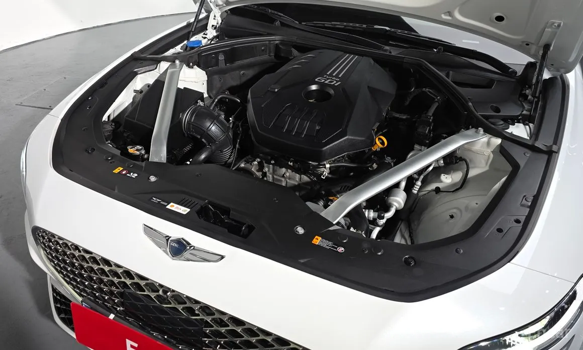 Фото 6 - Genesis G70