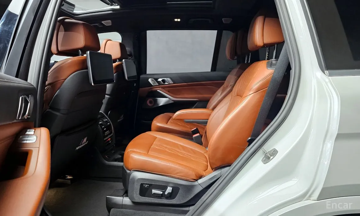 Фото 12 - BMW X7