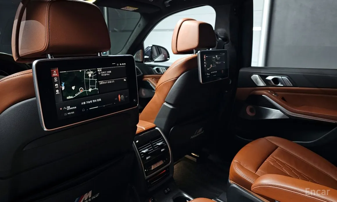 Фото 17 - BMW X7