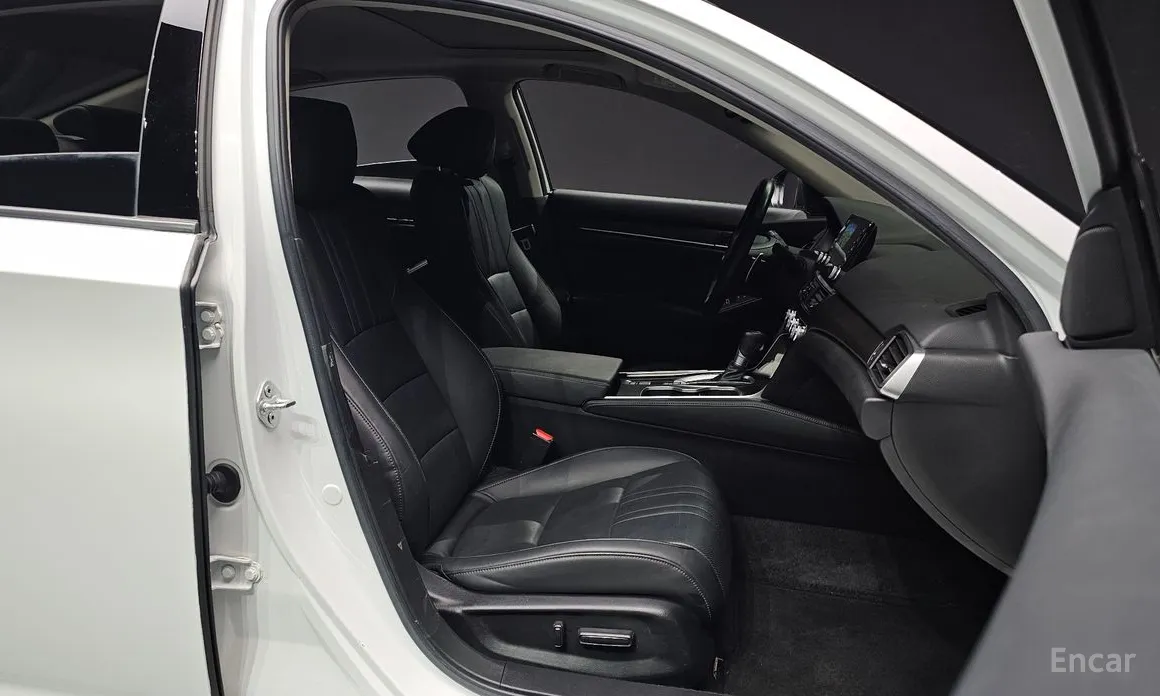 Фото 10 - Honda Accord