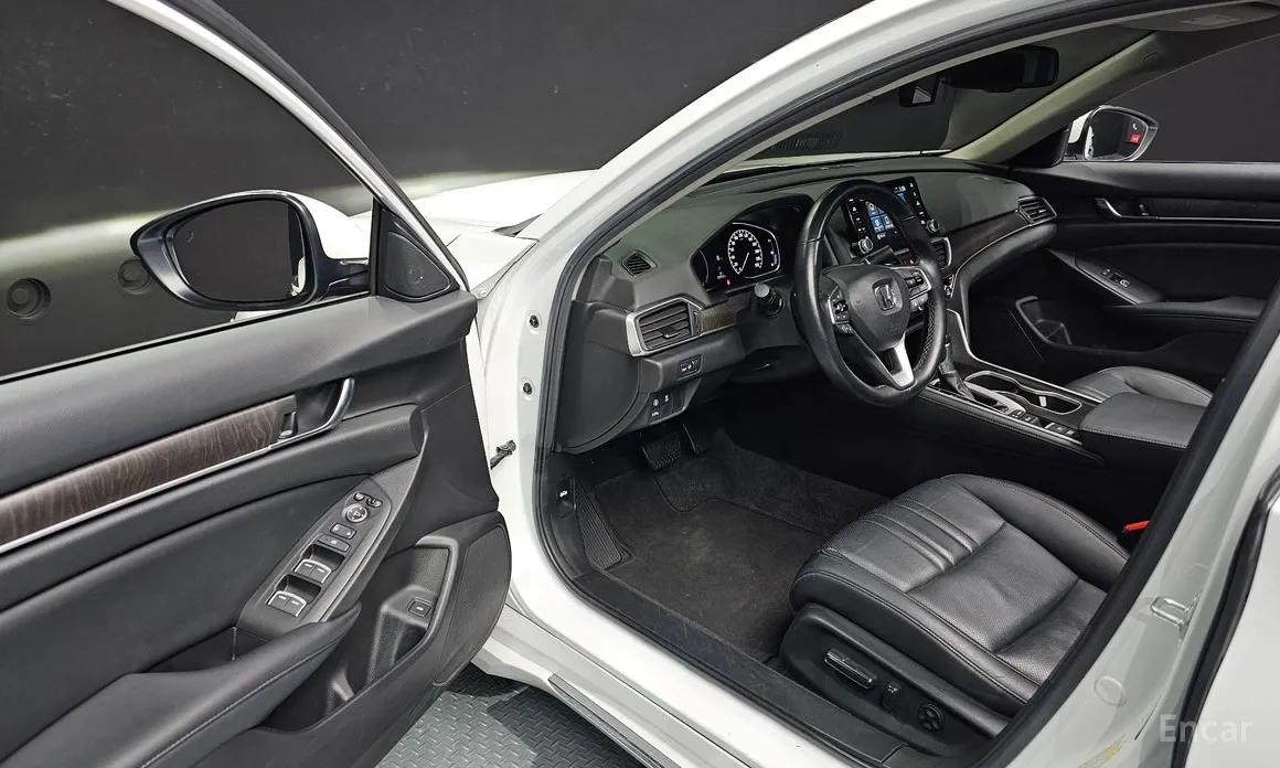 Фото 11 - Honda Accord