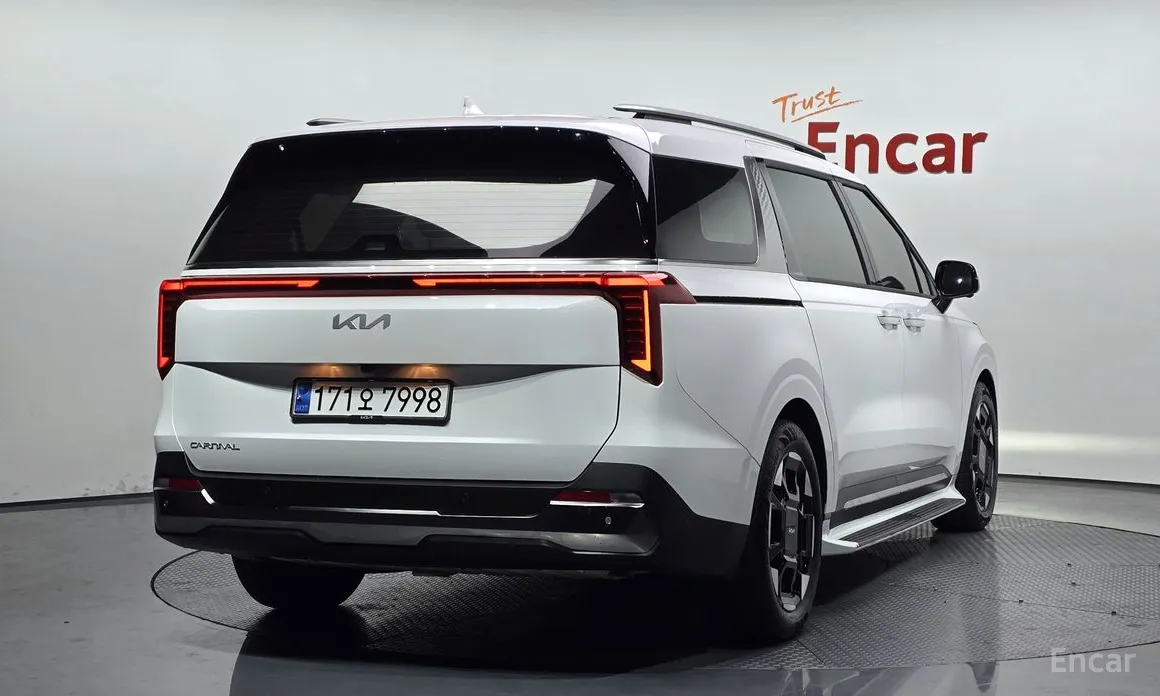 Фото 2 - Kia Carnival