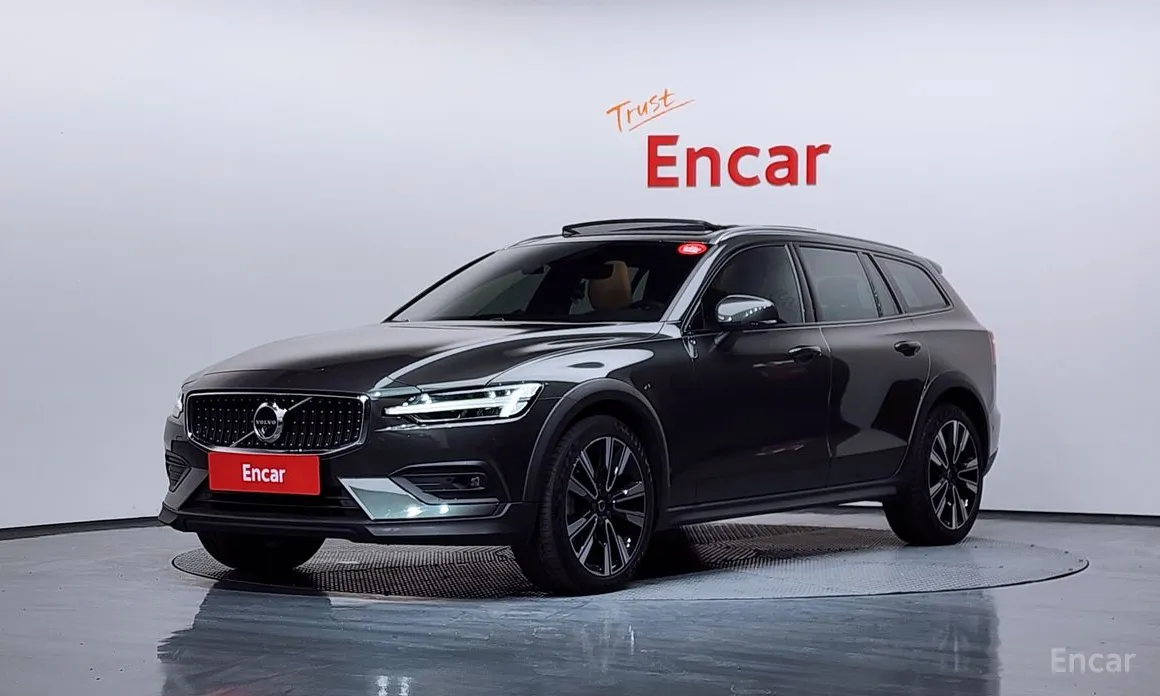 Фото 1 - Volvo V60