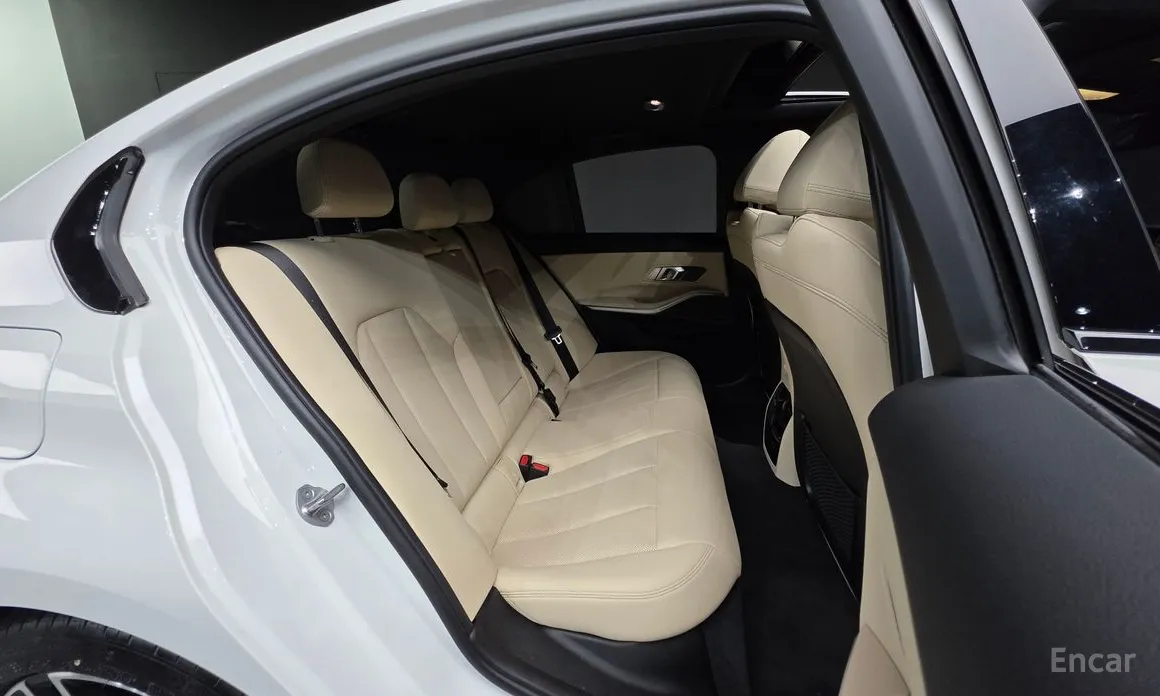 Фото 19 - BMW 3 Series