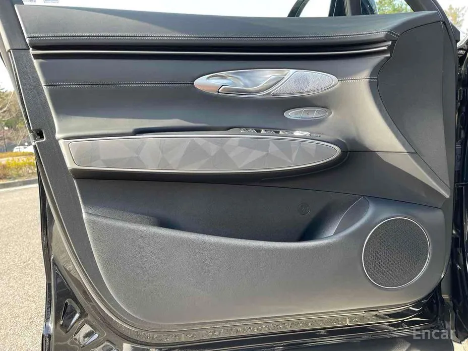 Фото 15 - Genesis GV70