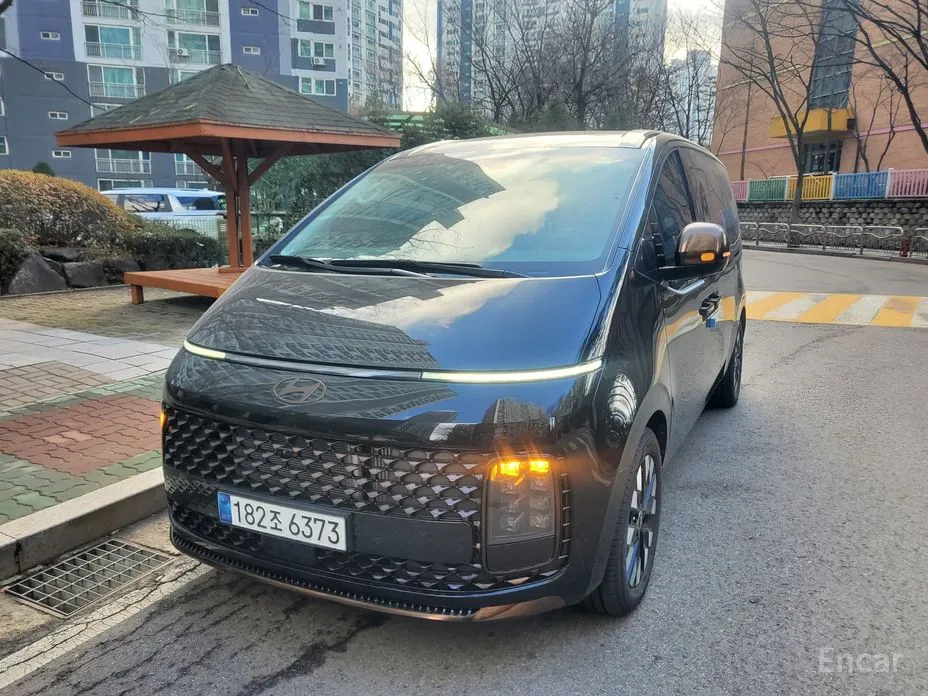 Фото 1 - Hyundai Staria