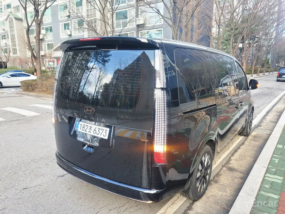 Фото 2 - Hyundai Staria