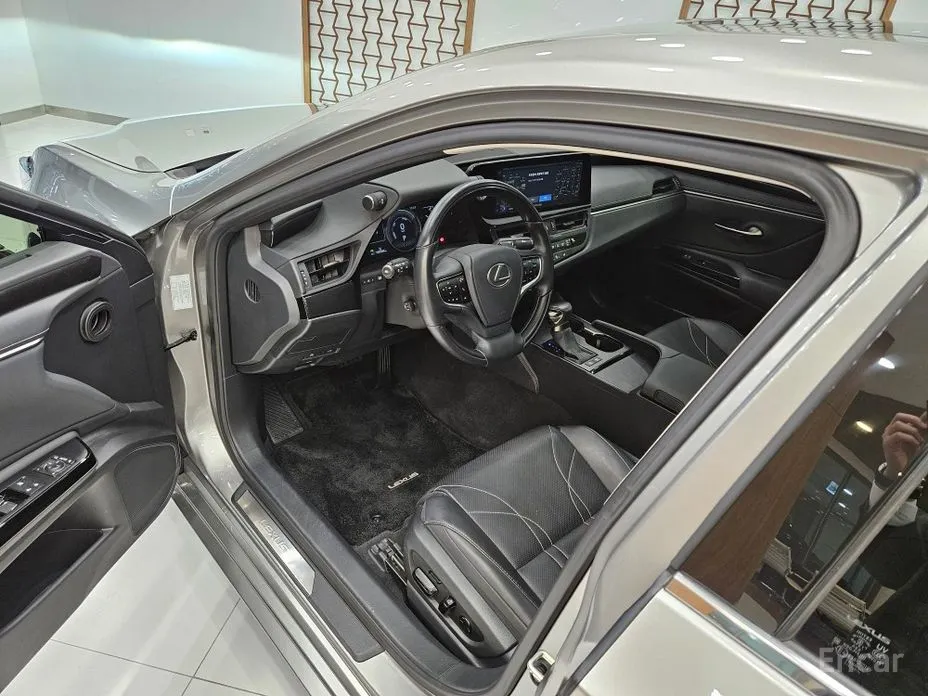 Фото 13 - Lexus ES