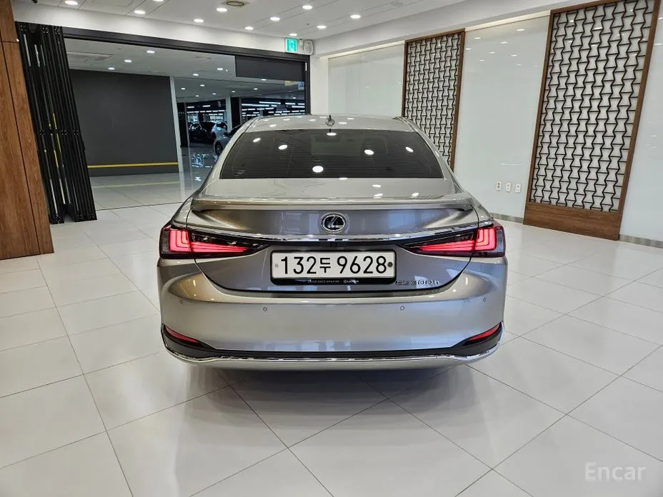 Фото 4 - Lexus ES