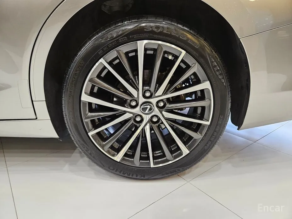 Фото 5 - Lexus ES