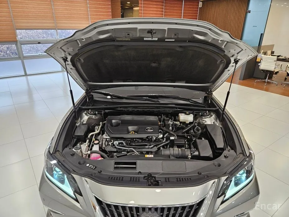 Фото 6 - Lexus ES